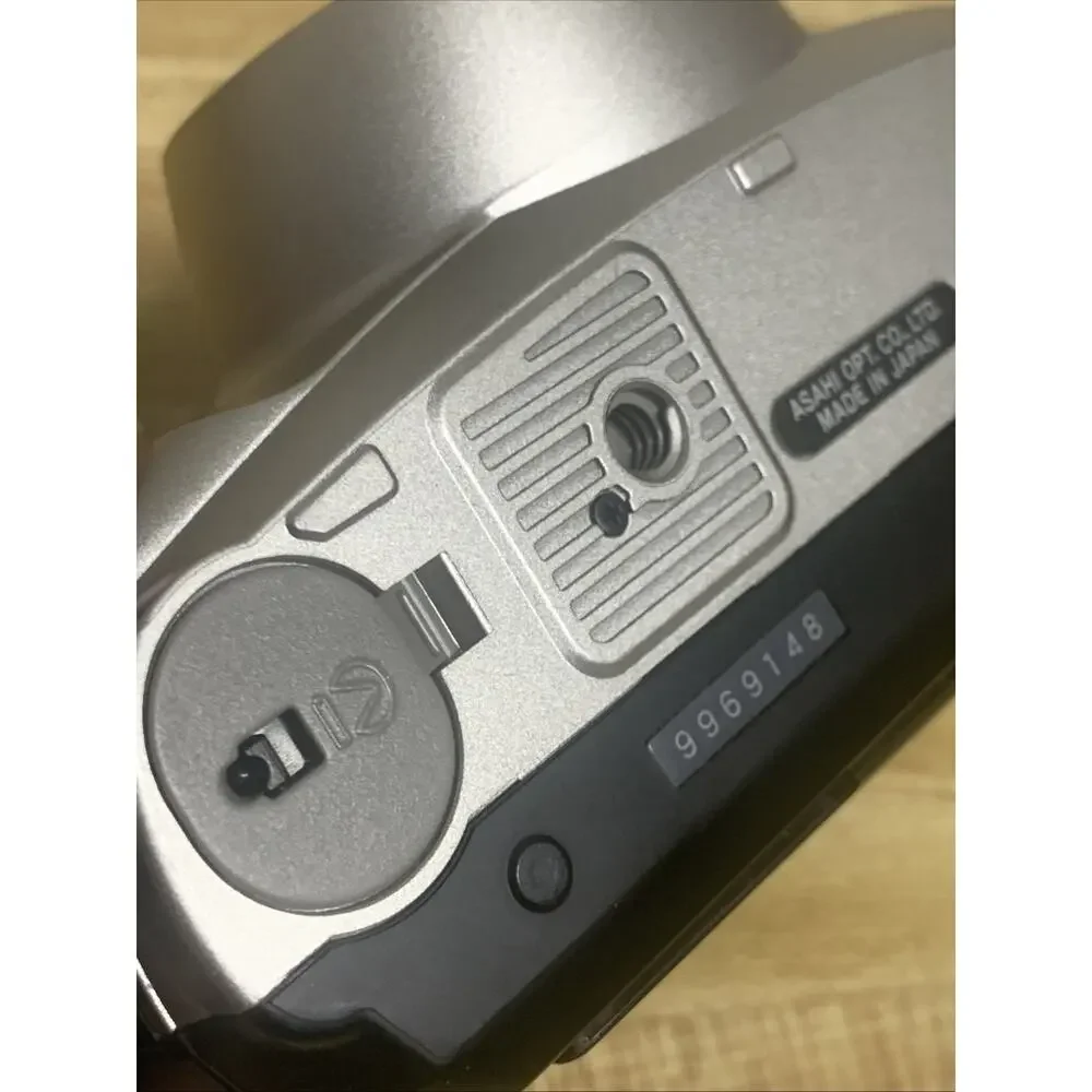 Pentax IQZoom 160 35mm Point & Shoot Camera w/Soft Case Parts Only Not Working